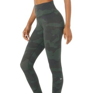 Alo Yoga High Waist Vapor Leggings in Camouflage